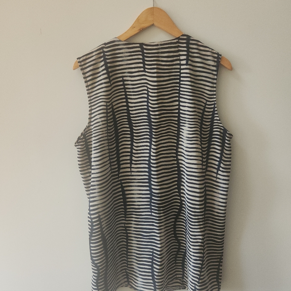 Le Caviar Striped Button Front Sleeveless Blouse XL Navy Ivory Top - Picture 7 of 8
